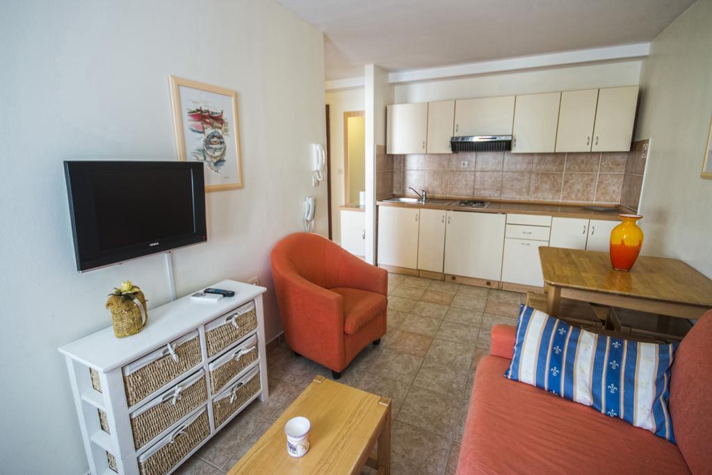 Aparthotel Castrum Novum Новиград Стая снимка