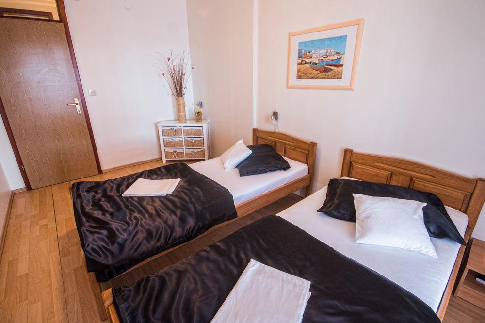 Aparthotel Castrum Novum Новиград Екстериор снимка