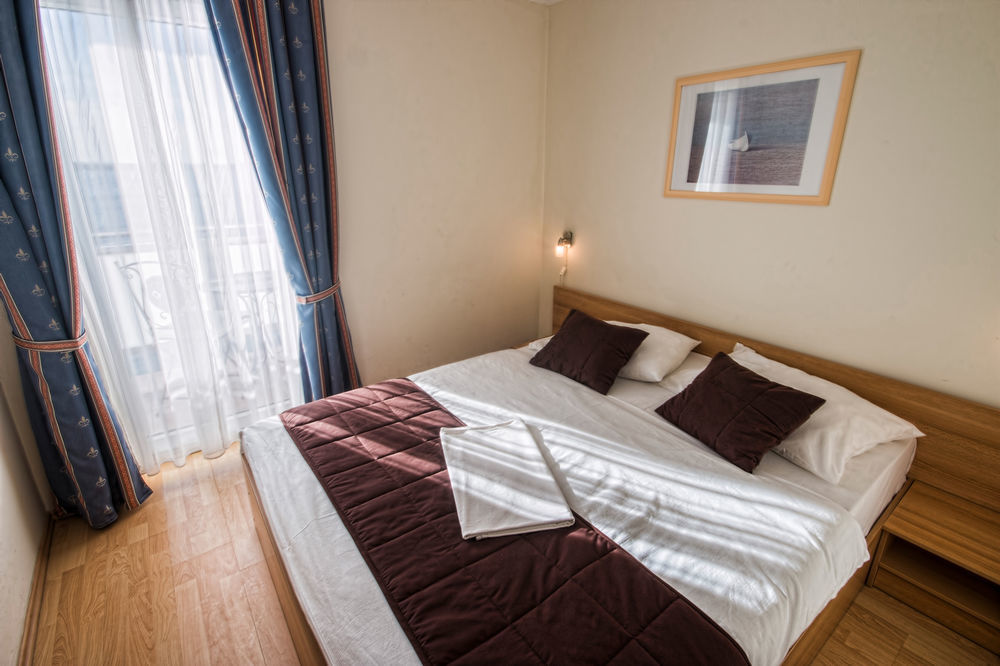 Aparthotel Castrum Novum Новиград Екстериор снимка