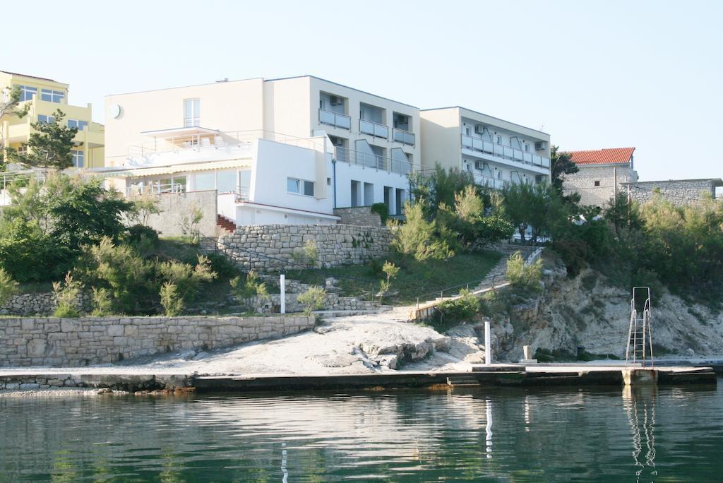 Aparthotel Castrum Novum Новиград Екстериор снимка