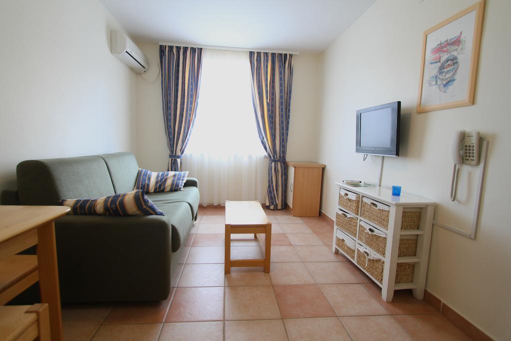 Aparthotel Castrum Novum Новиград Стая снимка